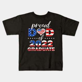 Mens Proud Dad of a 2022 Graduate 22 American Kids T-Shirt